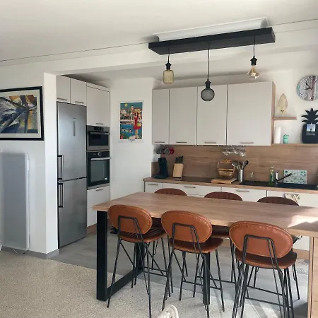 Apartment Port T3 Dans Calme Parking Prive